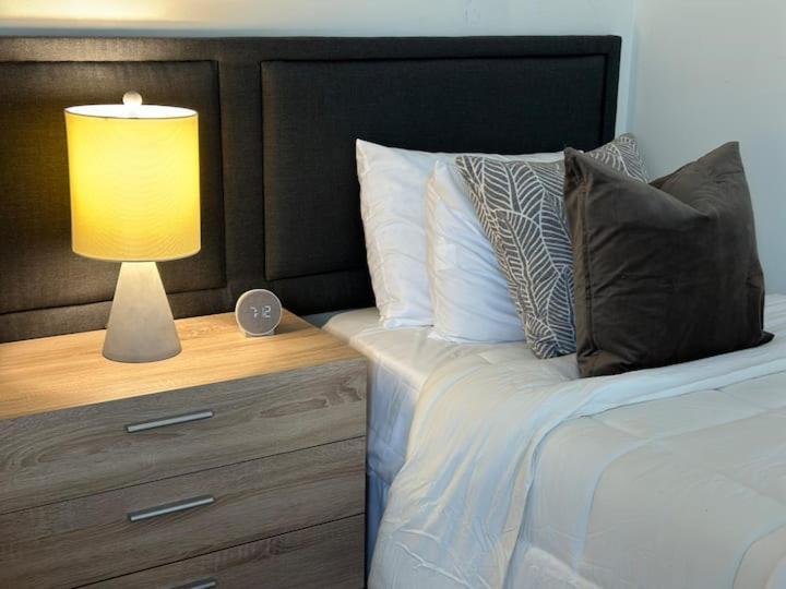 Vine City Home - Duplex - 3 Mins From Gwcc & Mercedes- Benz Stadium Атланта Экстерьер фото